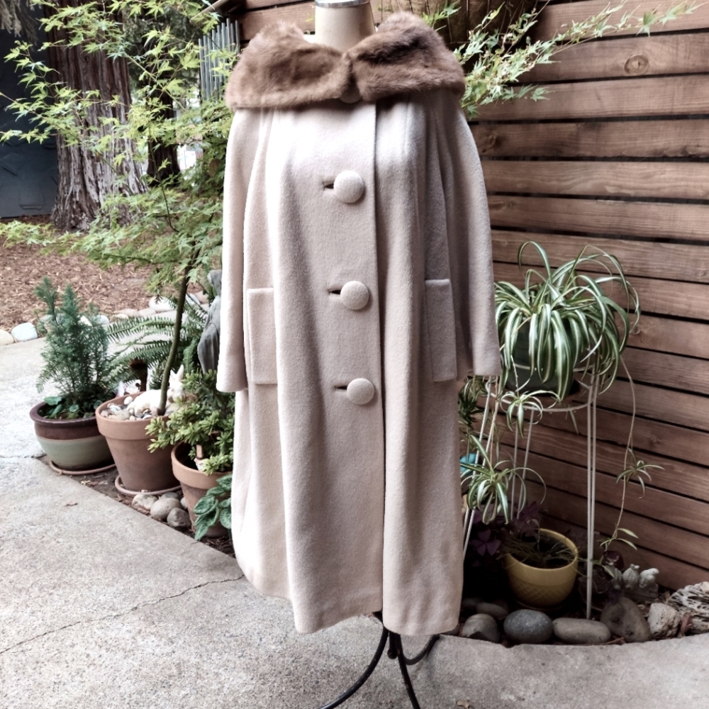 Vibtage Beige Cape/Coat with Faux Fur Trim